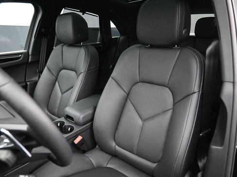 New 2026 Porsche Macan AWD/4WD image 5