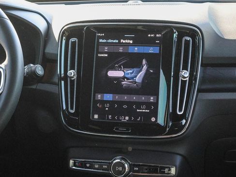 Used 2023 Volvo XC40 Recharge Ultimate AWD/4WD image 26
