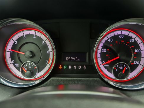 Used 2020 Dodge Grand Caravan SXT FWD image 23