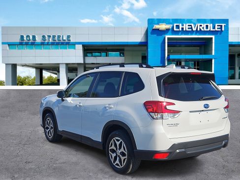 Used 2023 Subaru Forester Premium image 3