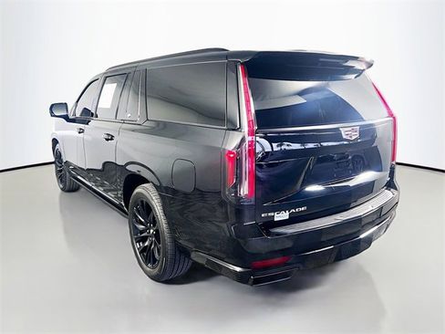 Used 2023 Cadillac Escalade ESV Sport Platinum image 5