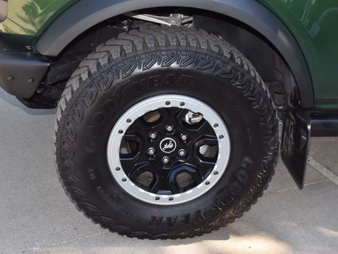 Certified 2023 Ford Bronco Badlands w/ Sasquatch Package AWD/4WD image 47