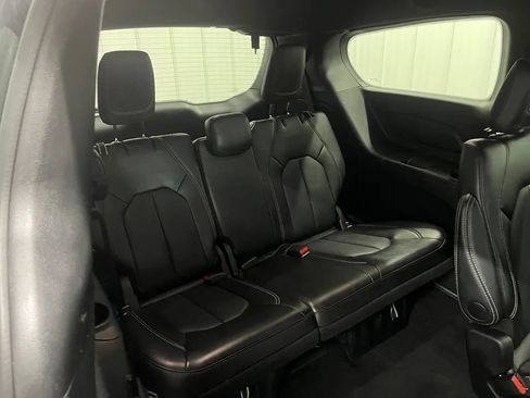Used 2025 Chrysler Pacifica Select FWD image 21