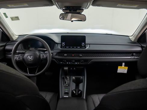 Used 2025 Honda Accord SE image 10