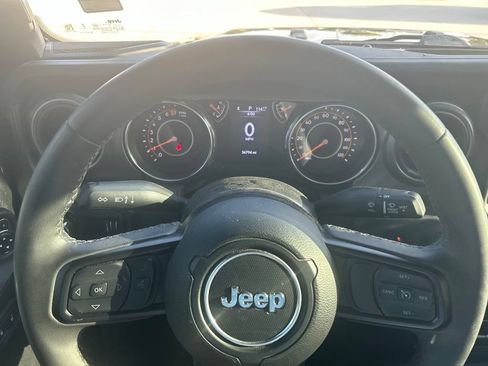 Used 2023 Jeep Gladiator Sport AWD/4WD image 8