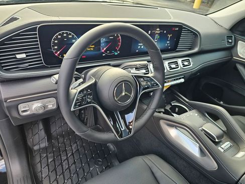 Used 2026 Mercedes-Benz GLS 450 4MATIC image 15