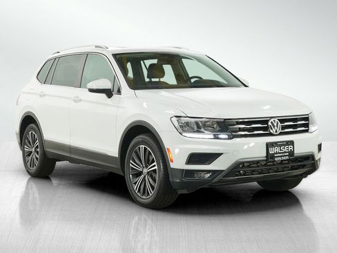Used 2018 Volkswagen Tiguan SEL AWD/4WD image 7