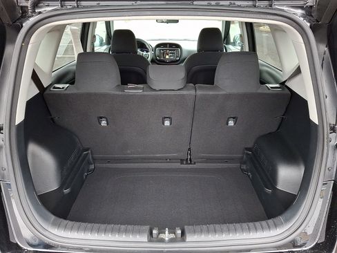 Used 2023 Kia Soul LX FWD image 28