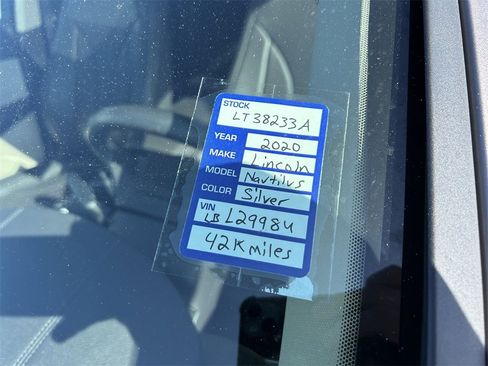 Used 2020 Lincoln Nautilus Reserve image 11