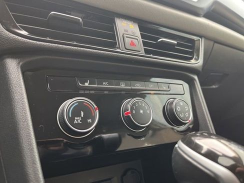 Used 2023 Volkswagen Taos SE image 25