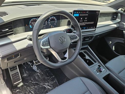 New 2026 Volkswagen Tiguan SE R-Line FWD image 3