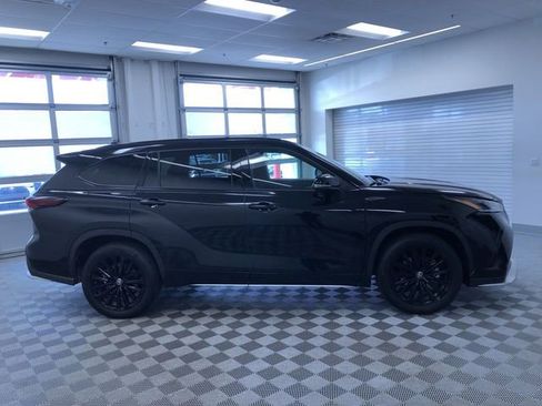 Certified 2025 Toyota Highlander XSE AWD/4WD image 37