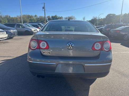 Used 2007 Volkswagen Passat 2.0T image 6