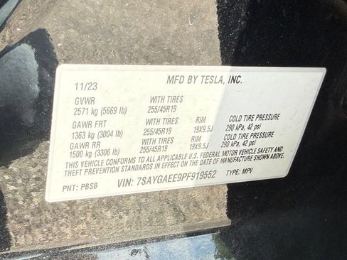 Used 2023 Tesla Model Y Long Range AWD/4WD image 27
