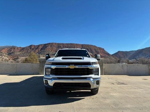 Used 2025 Chevrolet Silverado 3500 LT image 5
