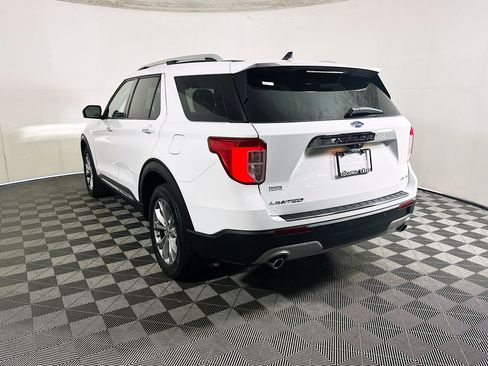 Used 2024 Ford Explorer Limited AWD/4WD image 5