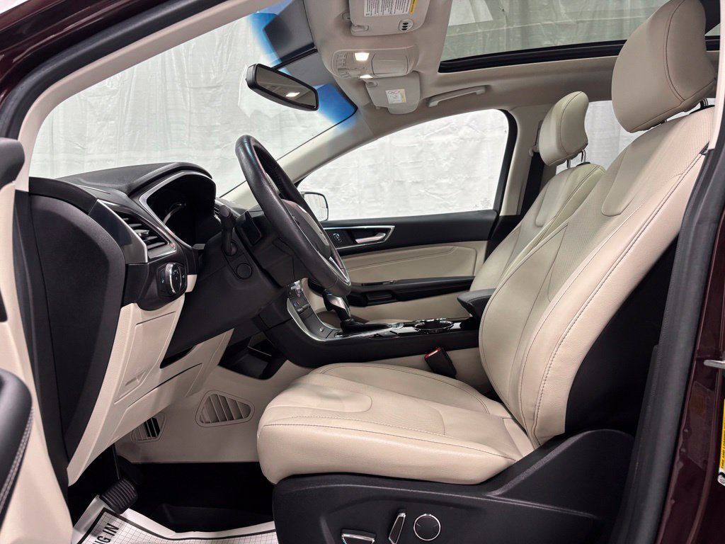 Used 2018 Ford Edge Titanium w/ Equipment Group 301A AWD/4WD image 14