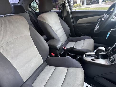 Used 2014 Chevrolet Cruze LS image 11