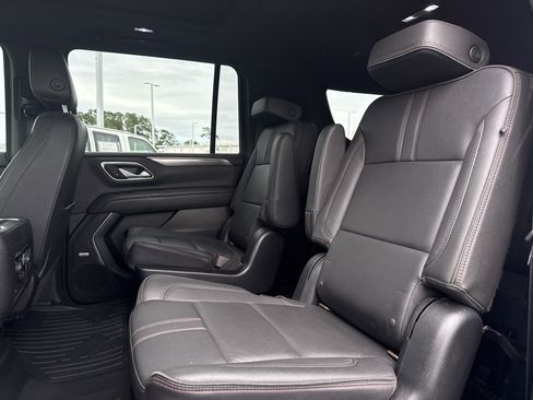 Used 2022 Chevrolet Suburban RST w/ Sport Performance Package image 39