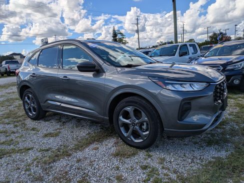 Used 2023 Ford Escape ST-Line w/ Tech Pack #1 AWD/4WD image 2