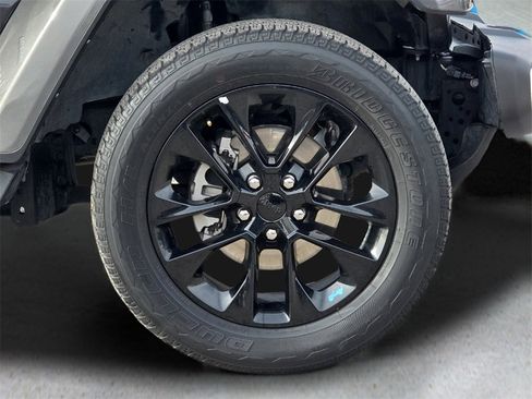 Used 2022 Jeep Wrangler Unlimited Sahara image 11