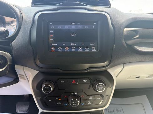 Used 2018 Jeep Renegade Latitude w/ Safety & Security Group AWD/4WD image 11