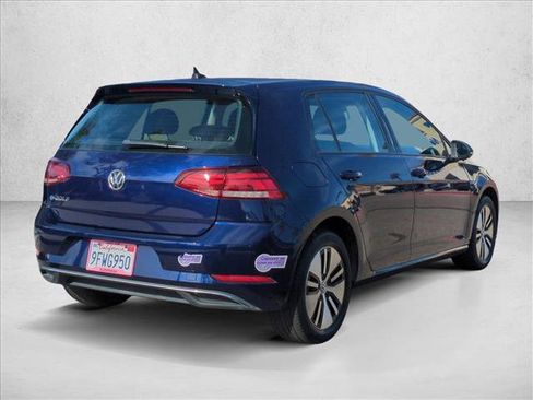 Used 2018 Volkswagen e-Golf SE w/ DC Fast Charging Package image 5
