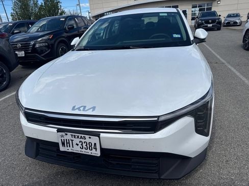 Used 2025 Kia K4 FWD image 2