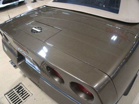 Used 1986 Chevrolet Corvette Convertible image 25