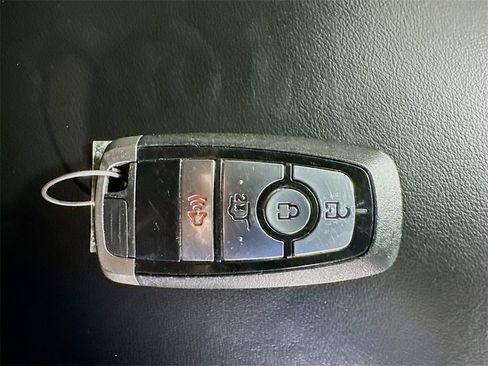 Used 2020 Ford Explorer XLT image 39