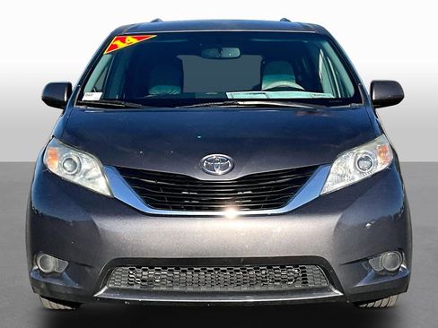 Used 2014 Toyota Sienna LE FWD image 3