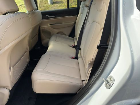 New 2025 Jeep Grand Cherokee Limited w/ Black Appearance Package image 20