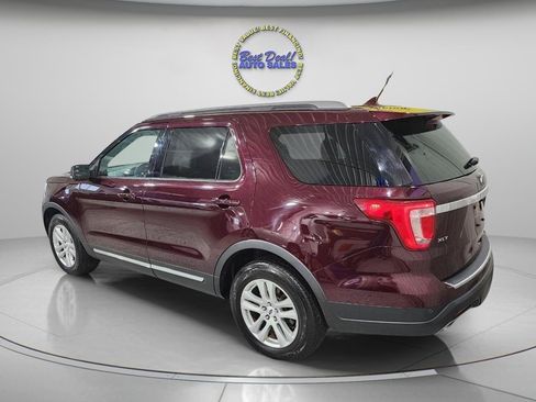 Used 2018 Ford Explorer XLT w/ Equipment Group 202A AWD/4WD image 4