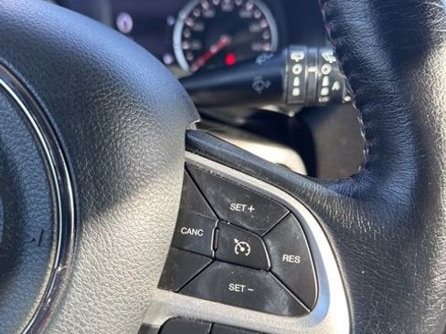 Used 2019 Jeep Renegade Trailhawk image 37