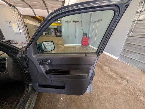 Used 2009 Ford Escape Limited FWD image 30