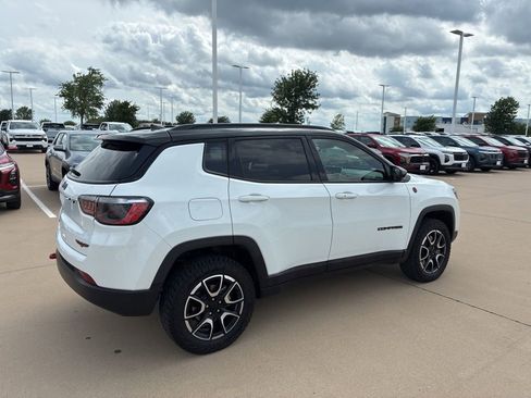 Used 2024 Jeep Compass Trailhawk AWD/4WD image 4