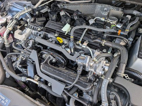 Used 2024 Toyota Corolla Cross XLE w/ Convenience Package image 39