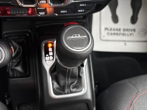 Used 2024 Jeep Gladiator Rubicon w/ Technology Group image 31