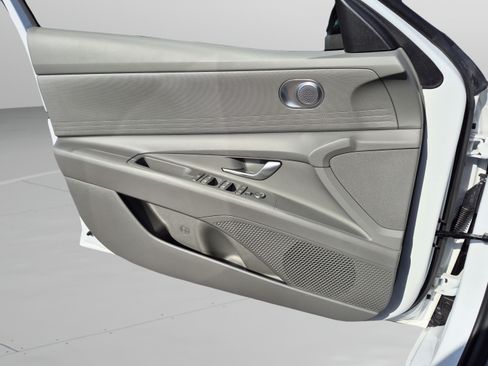 Certified 2024 Hyundai Elantra SEL FWD image 21
