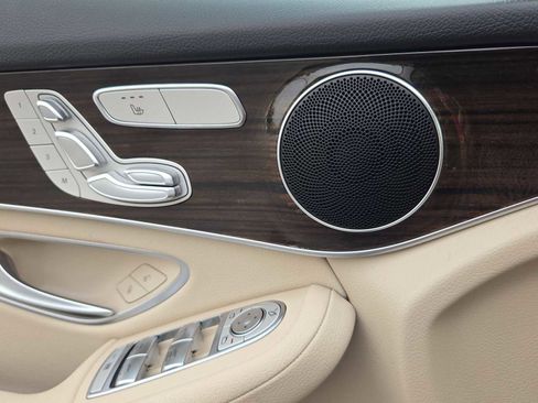 Used 2022 Mercedes-Benz GLC 300 4MATIC image 27