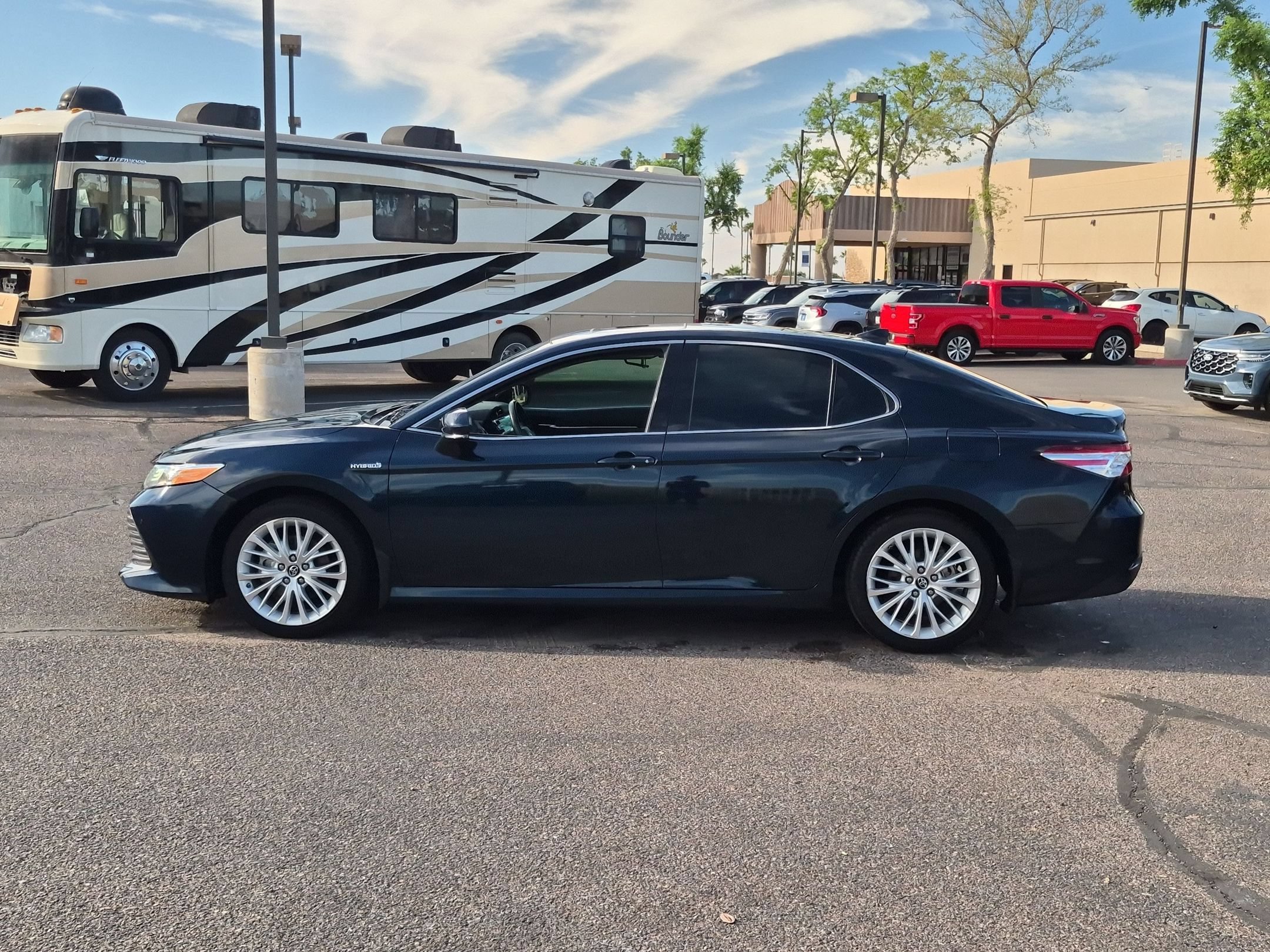 Used 2019 Toyota Camry XLE w/ Driver Assist Package FWD image 9