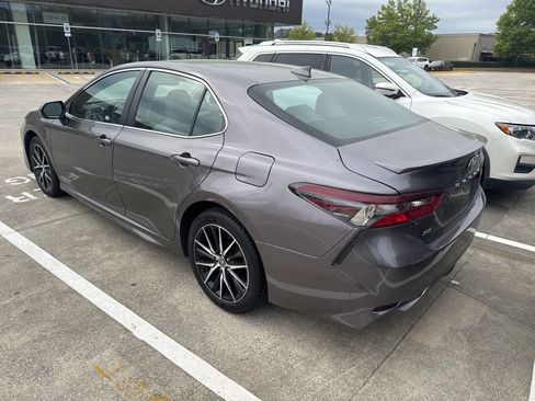 Used 2023 Toyota Camry SE w/ Convenience Package image 4