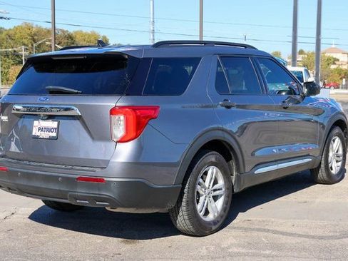 Used 2022 Ford Explorer XLT RWD image 3