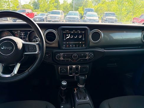 Used 2022 Jeep Wrangler Unlimited Sahara AWD/4WD image 18