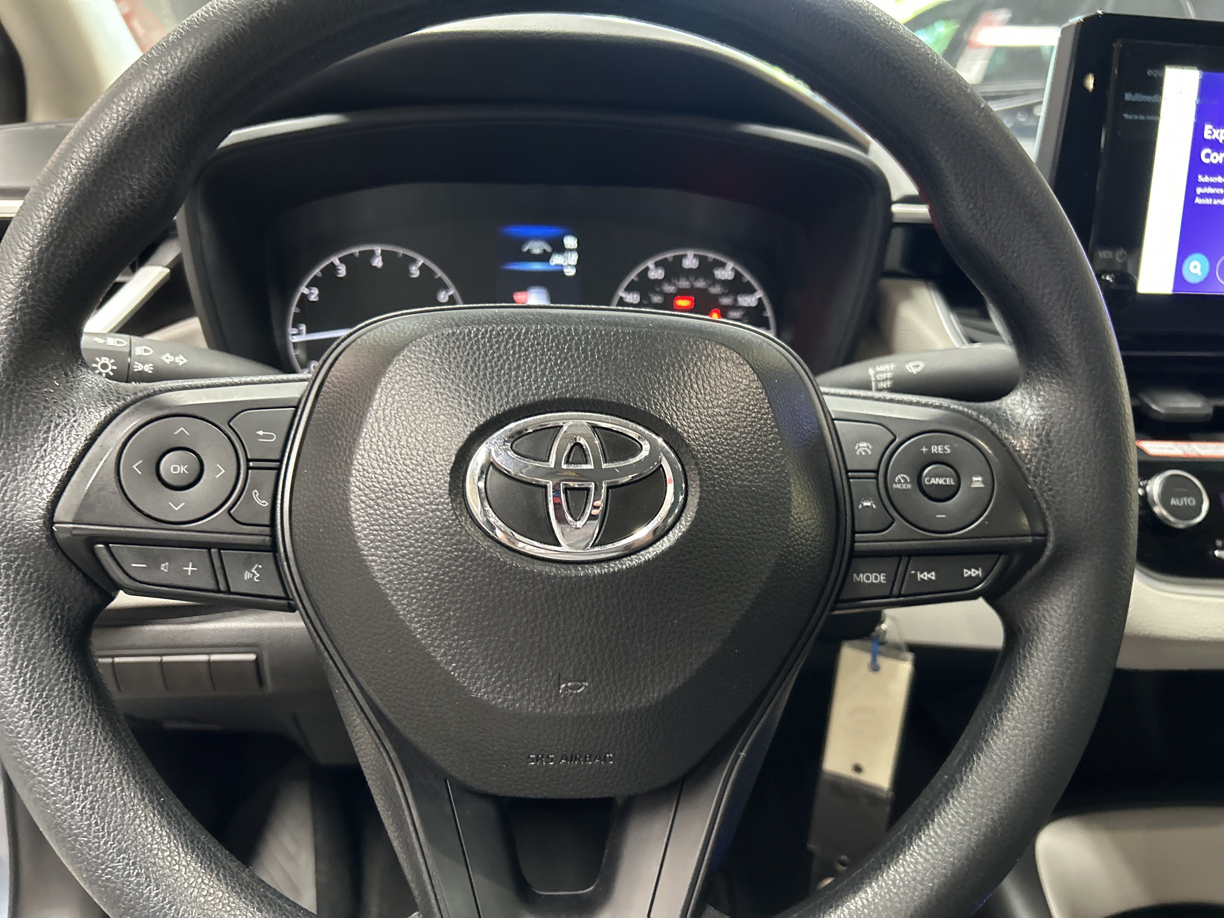 Used 2025 Toyota Corolla LE FWD image 18