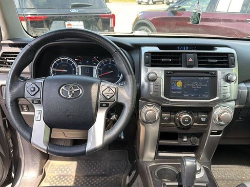 Used 2016 Toyota 4Runner SR5 Premium image 9