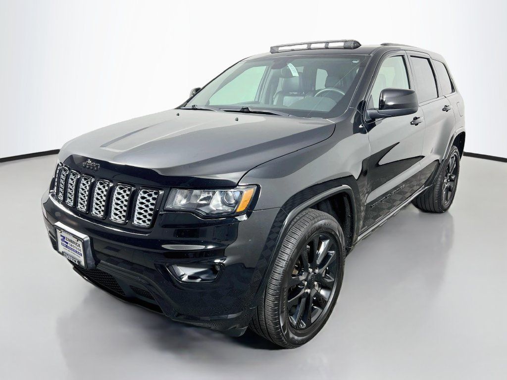 Used 2018 Jeep Grand Cherokee Altitude AWD/4WD image 3