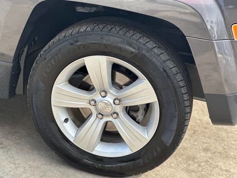 Used 2016 Jeep Patriot Latitude FWD image 4