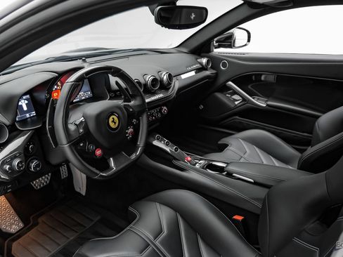 Used 2017 Ferrari F12 Berlinetta RWD image 3