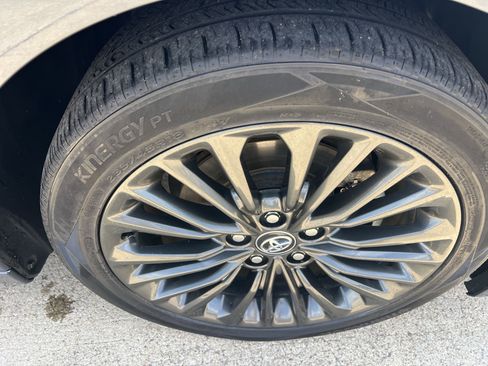 Used 2020 Toyota Avalon XSE w/ All Weather Liner Package FWD image 2
